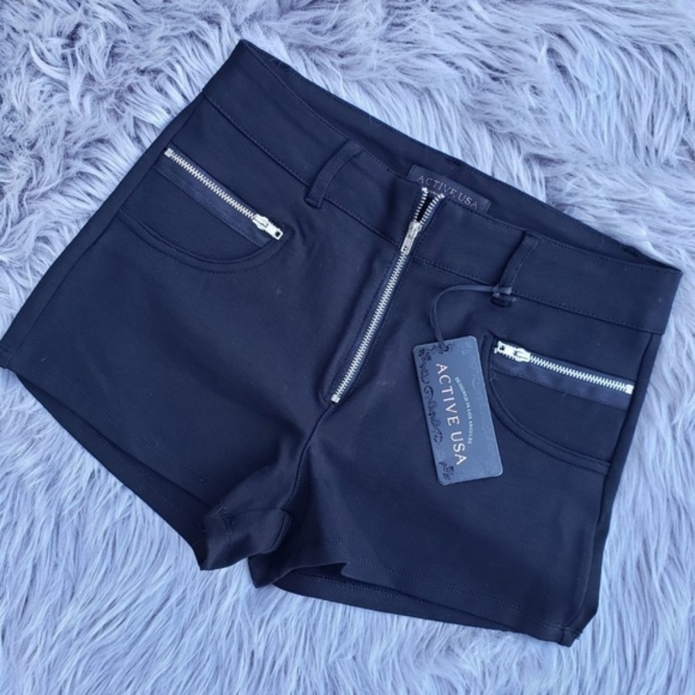 NWT ACTIVE USA front chain mini skirt sz M